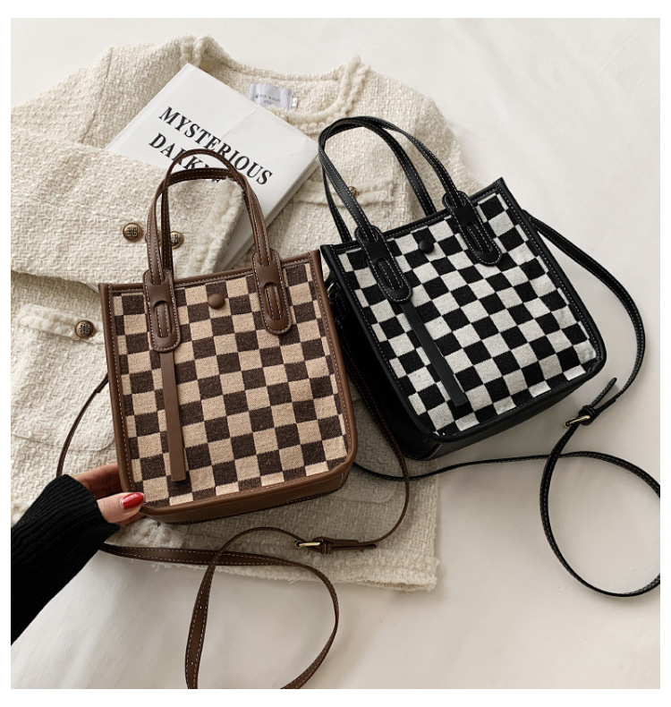 Best Selling Bag Women's Bag 2021 New Fashion Chessboard Plaid Autumn And Winter Cross-body Bag Popular Niche Portable Bucket Bag display picture 10