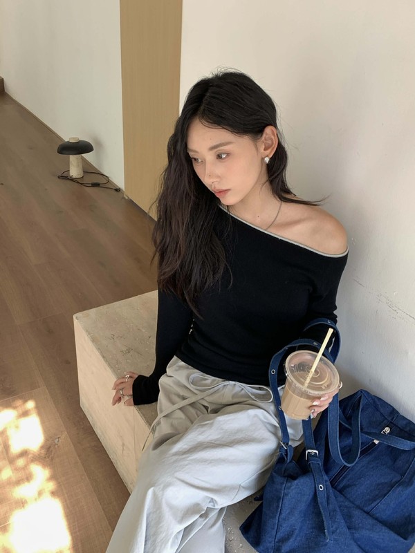 广州黄峥巨好看针织打底衫女内搭早秋韩系穿搭别致斜肩上衣530068|undefined