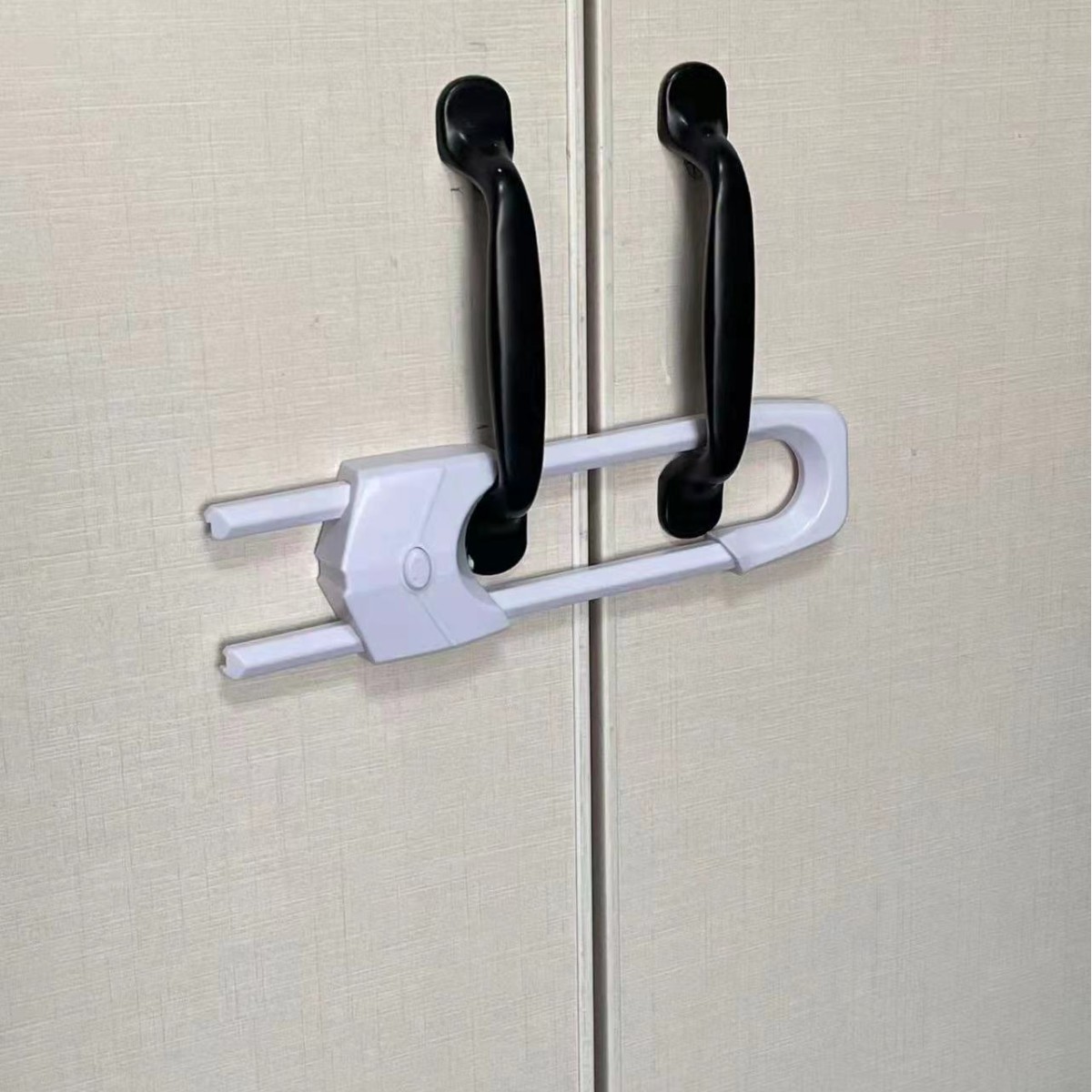 U形锁橱柜锁儿童安全防护拉手挂锁免打孔柜门锁家用储柜安全扣锁