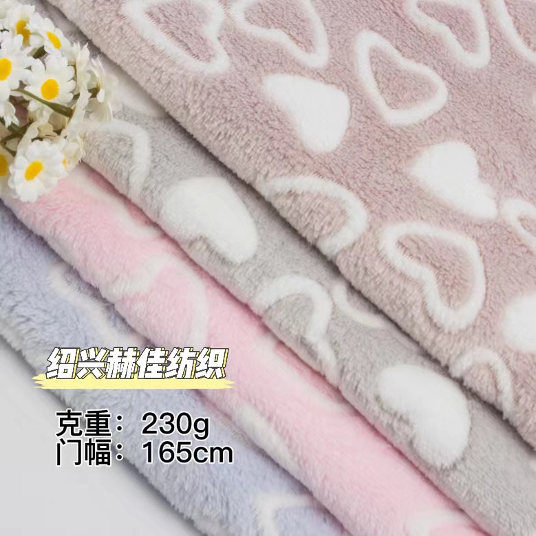 现货法兰绒胶印爱心珊瑚绒印花儿童成人睡衣睡袍毛毯布料
