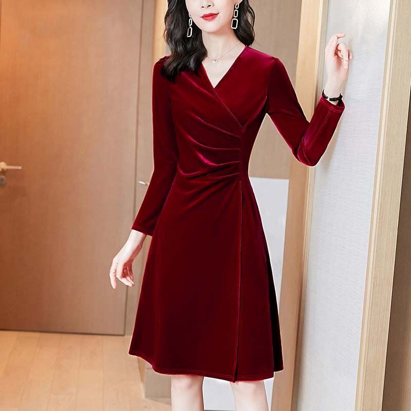 Golden Velvet dress Spring and Autumn New Women's Red Long-sleeved V-neck Mid-length Elegant Slim-fit Black Skirt