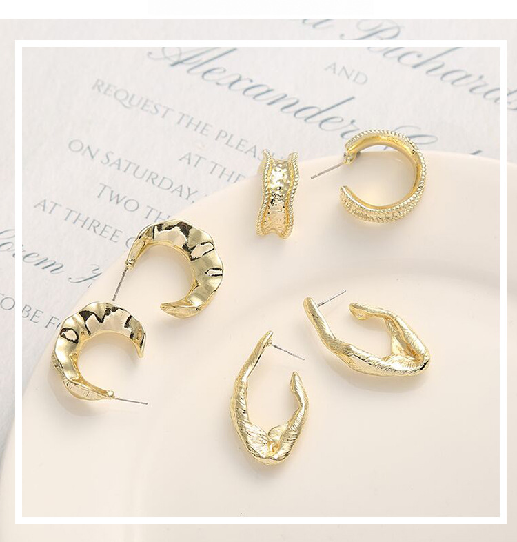 Fashion C Shape Plating Alloy Earrings display picture 1