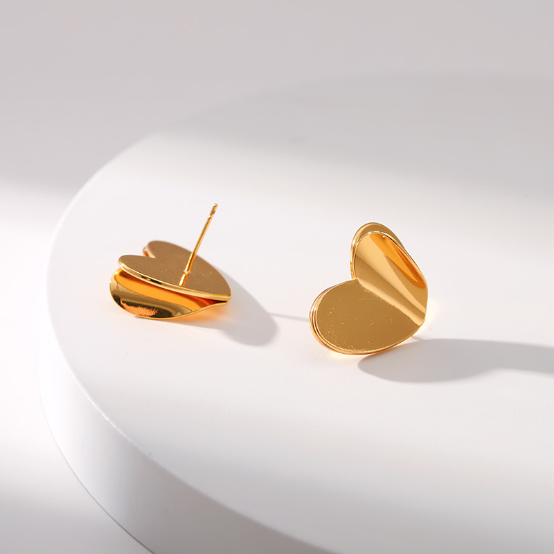 Copper Material Heart Shape Pattern Fashion Heart Shape Copper Plating Ear Studs 1 Pair
