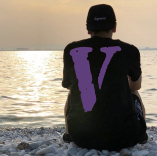 ��V���Ʒ��⟟�F��ʹFRIENDSꐹ�ϣ��һ�����߽�VLONE��V����T��