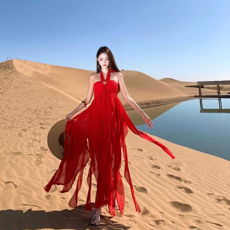 沙漠草原氛围感穿搭飘逸红裙新疆不规则抹胸挂脖连衣裙海边度假风|undefined