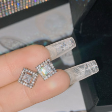 VersarнС 18K  ΢肷ǰİ˼ʯ