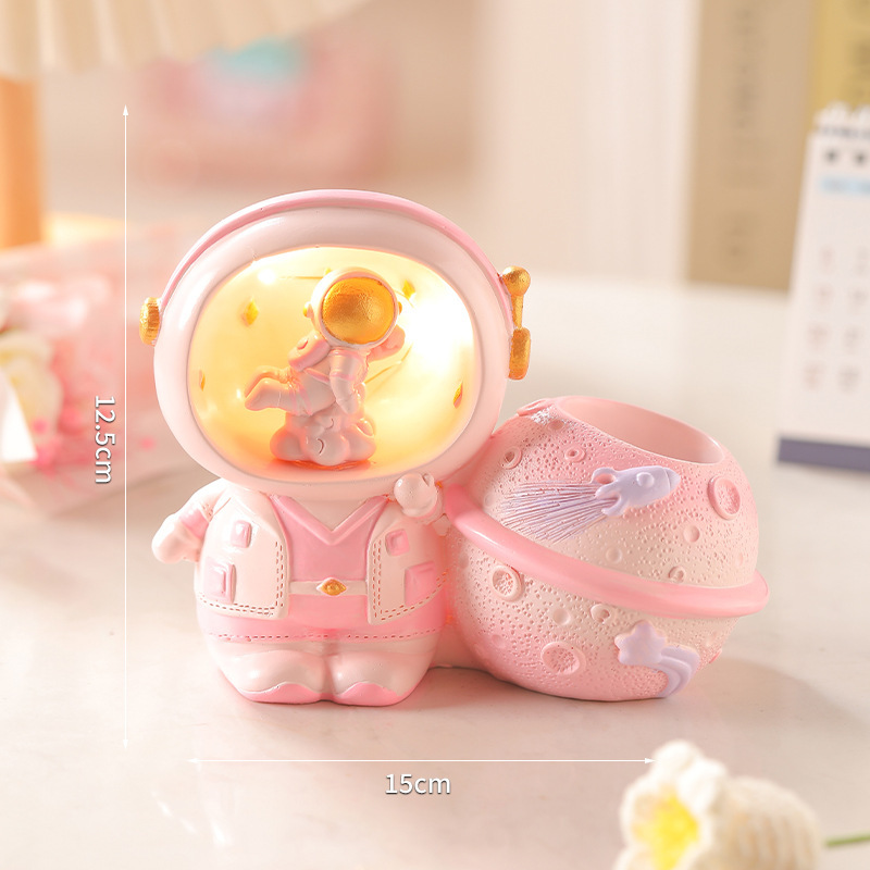 宇宙飛行士の子供の実用的な筆筒の小夜灯の家庭の寝室は学生の電気スタンドの誕生日プレゼントを並べます。|undefined