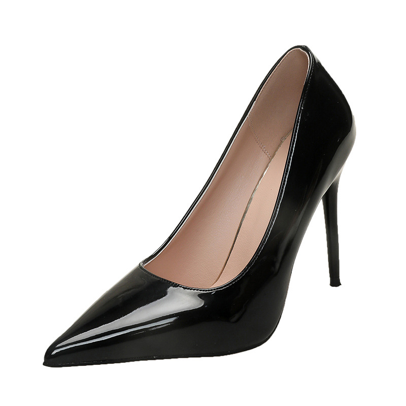 Zapatos de trabajo de tacones negros de otoño de color sólido 2025, tacones delgados, tamaño 41 - 43 temperamento de alto nivel, un pedaleo