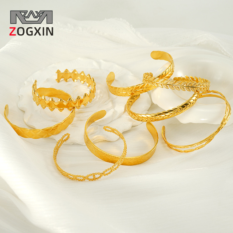 Personalidad tendencia de moda de acero de titanio brazalete de apertura mujer INS viento exagerado irregular C brazalete al por mayor en stock