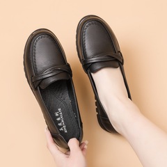 Genuine leather women's shoes 2022 spring new casual women's shoes wholesale soft-soled leather shoes middle-aged and elderly flat-soled mother's shoes