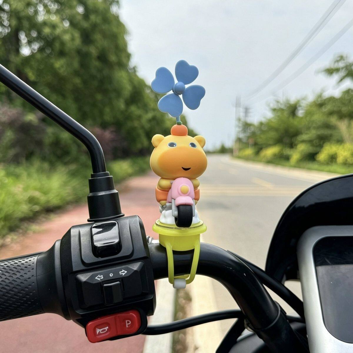 Electric vehicle decoration capybara Lulu rotating windmill, universal cute decorative toy pendant for bicycles and motorcycles