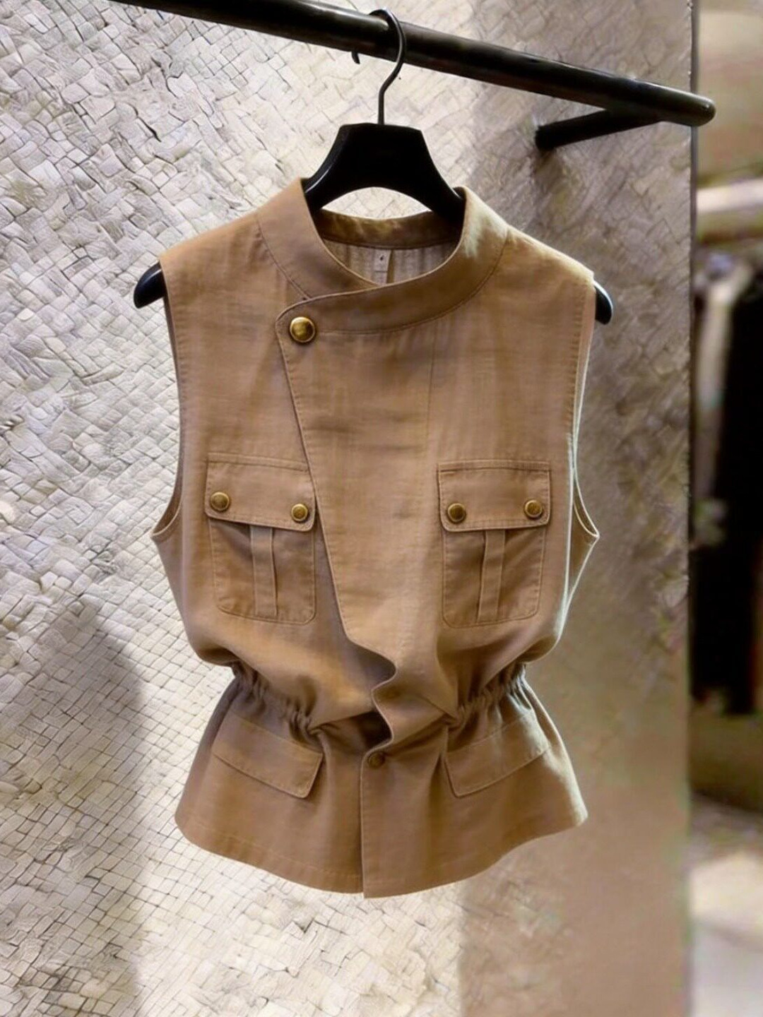 Retro brown brace