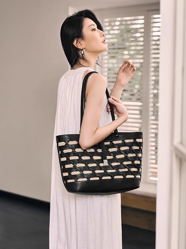 Qiu Zhen 植物タンニンなめし牛革織りトートバッグ女性用大容量 2025 新しい中空デザインシングルショルダーポータブル通勤バッグ|undefined