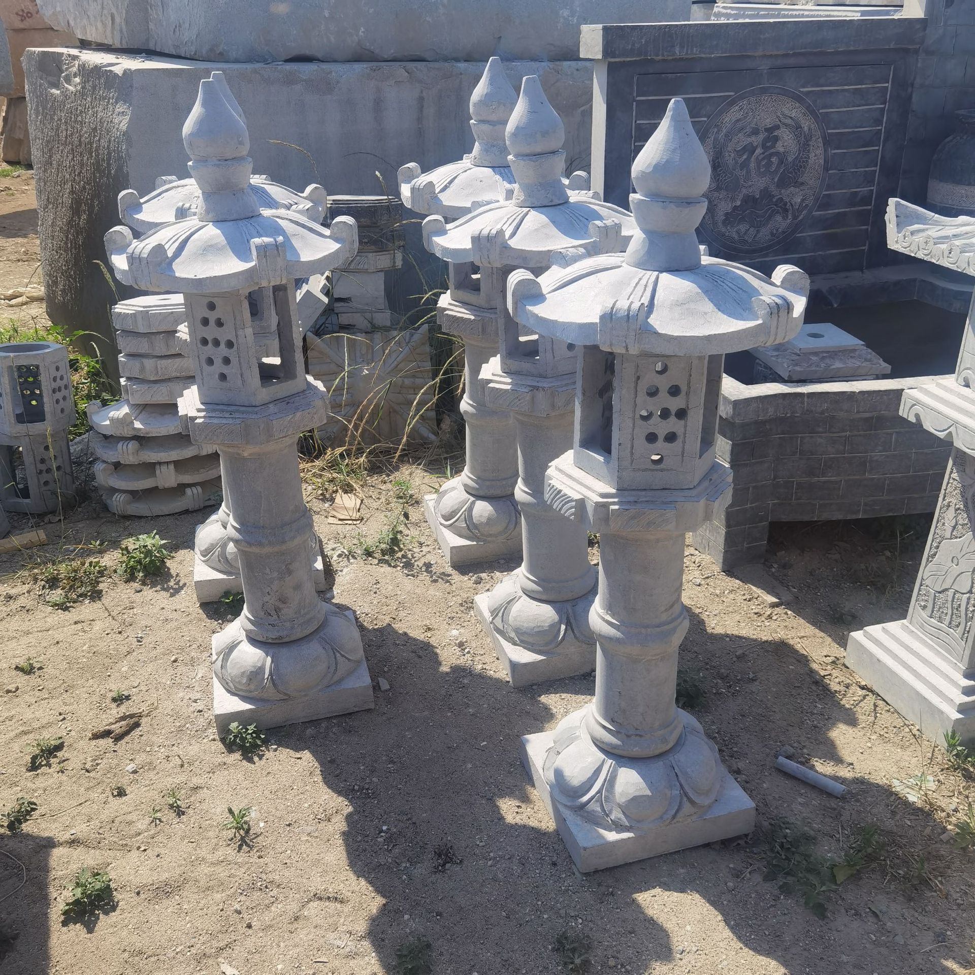 Высота 100 см, стоимость доставки оплачивается покупателем.