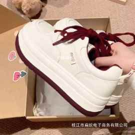 2025秋冬新款安可拉红韩版系带小白鞋女厚底超火轻便增高运动板鞋