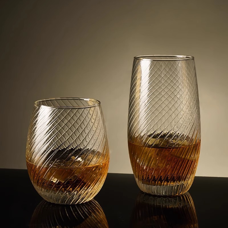 Taza de agua huevo rayado taza de leche nube taza de jugo taza de whisky taza de vino de vino flotante taza de bebida Wayne