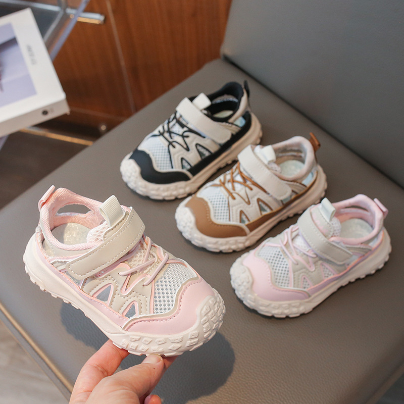 Sandalias deportivas transpirables de malla hueca con punta cerrada y antipatadas para niños y niñas, estilo papá, verano 2025