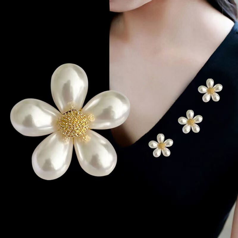 Fashionable and Simple Pearl Flower Brooch, High-End Anti-Exposure New Year Festive Corsage Pin, Versatile Dress Accessory for Women