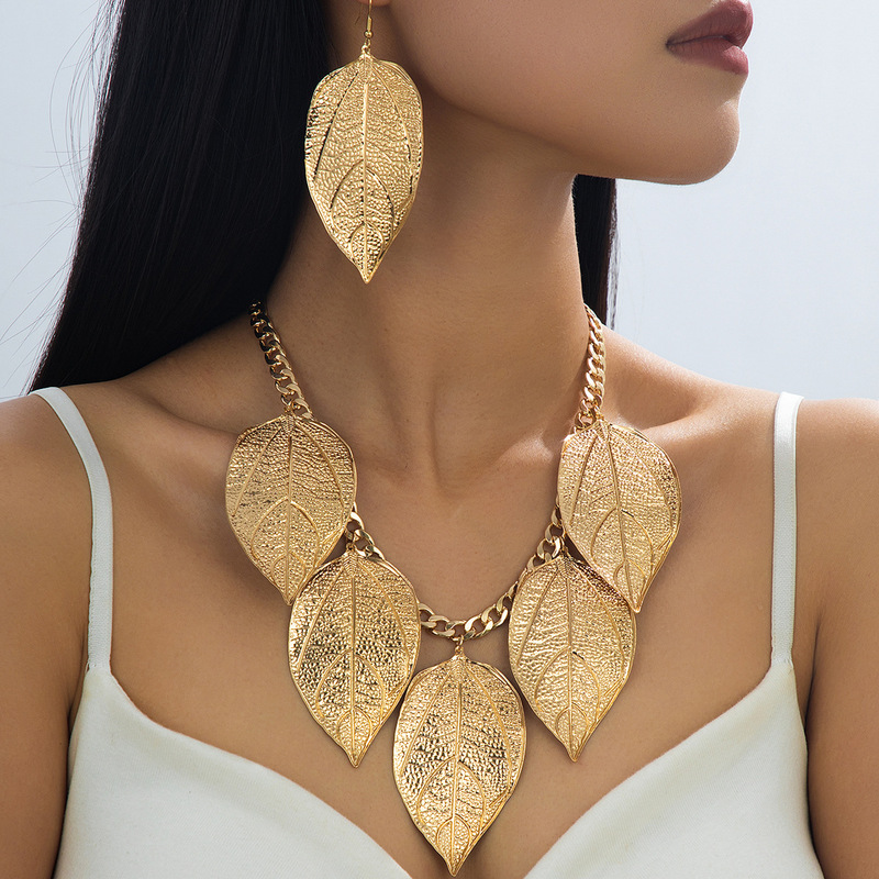 Creative Retro Fashion Women's Leaf Shape Exaggerated Necklace and Earrings Set (No Gift Box)