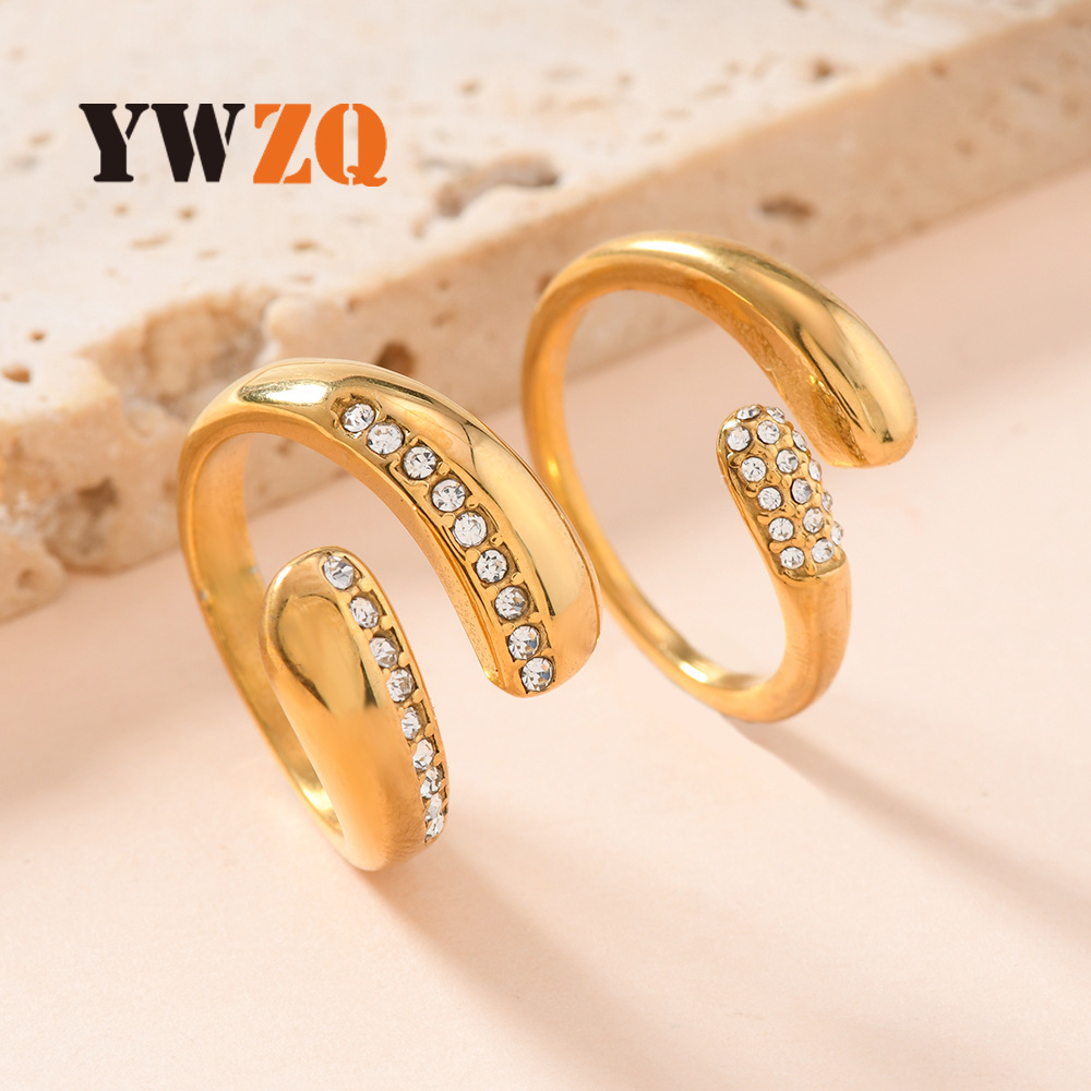 Europa y los Estados Unidos transfronterizos de acero inoxidable abierto anillo de lujo ligero viento frío fundido anillo de diamantes micro fabricantes de anillos de pareja