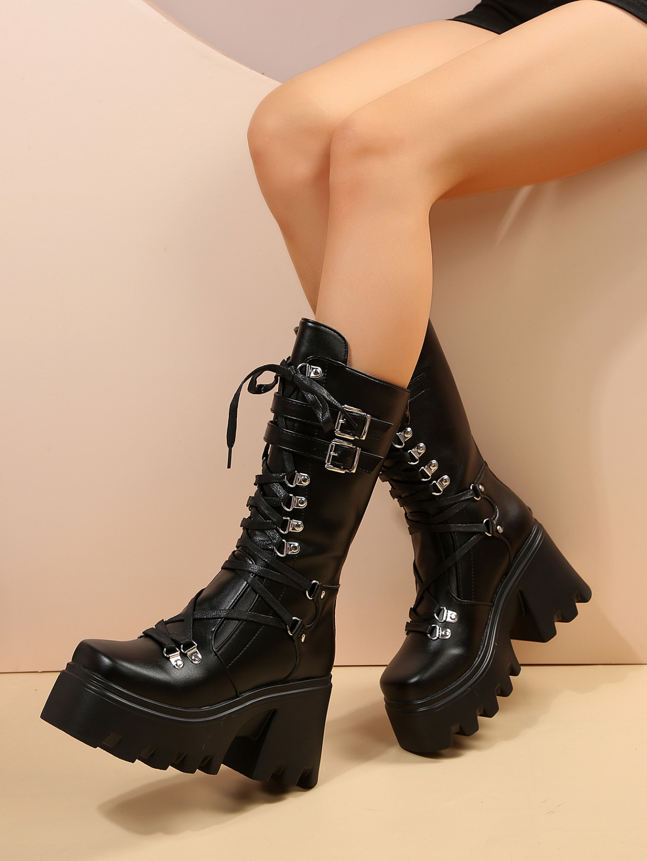 Dammeschuhe Hierscht a Wanter nei Nieten Schnürstiefelen mat déckem Absatz an der Mëtt vun der Schlaang_voghion.com