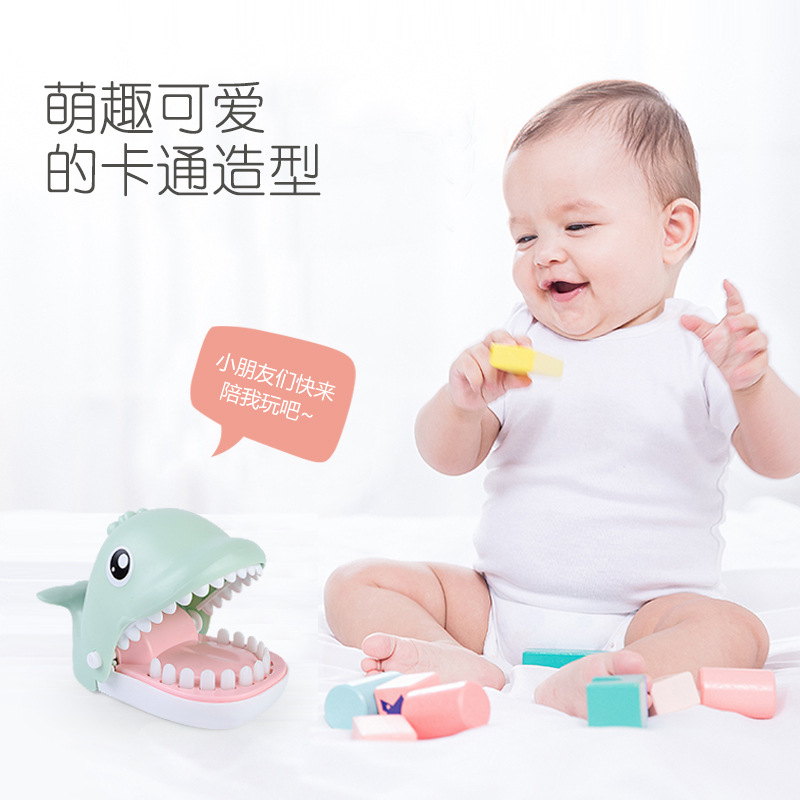 咬手小萌寵手指鯨魚整蠱桌面玩具親子互動新奇特拔牙咬手老虎批發