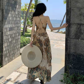 实拍现货！中式复古吊带连衣裙女V领小众后背镂空显瘦度假仙女裙