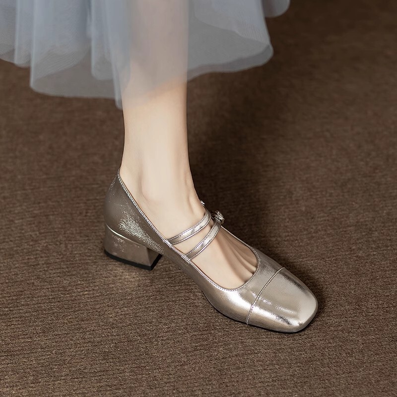 French-Style Retro Silver Single Shoes for Women with Chunky Heels, Square Toe, Shallow Mouth, and Buckle Mary Jane Shoes for Spring and Autumn 2025 French-Style Retro Silver Single Shoes for Women with Chunky Heels, Square Toe, Shallow Mouth, and Buckle Mary Jane Shoes for Spring and Autumn 2025