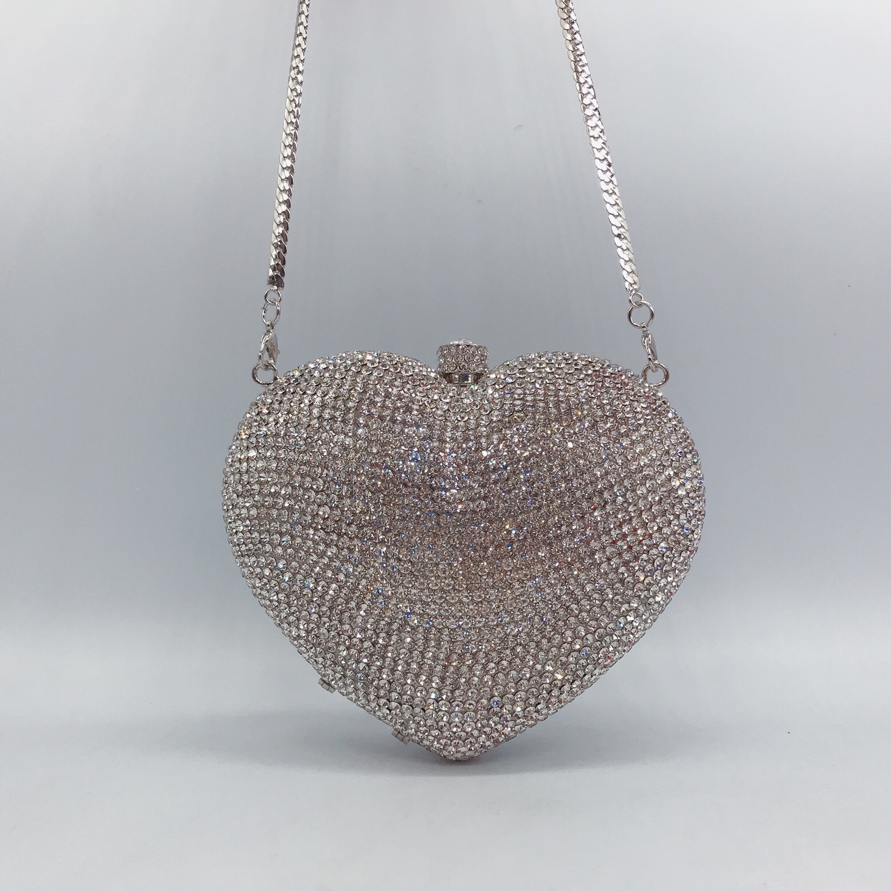 Selección estricta de bolsas de cena de diamantes en forma de corazón transfronteriza, bolsas de mano de diamantes llenas, bolsas de diamantes de cristal, bolsas de cadena, bolsas de mujer