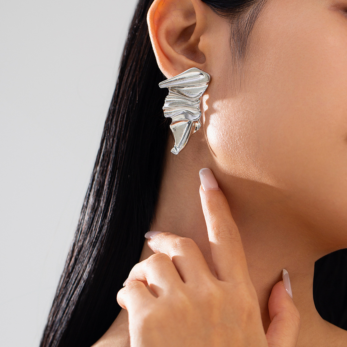 22g Weight Metal Ear Needle Material Drop Earrings, Ear Studs Classification 1 Pair Quantity Holiday, Street Occasion Metal Material Geometric, Heart Shape Pattern All Seasons Season Women's Gender Polished Finish Plating Design Retro, Classic Style Style 1 Pair Retro Classic Style Geometric Heart Shape Plating Metal Drop Earrings Ear Studs 2
