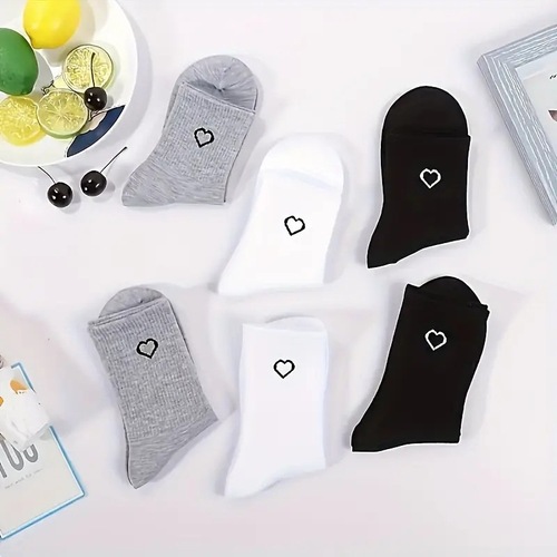 Black and white love socks women's Korean style trendy mid-tube socks sporty simple and versatile spring and autumn black and white solid color stockings