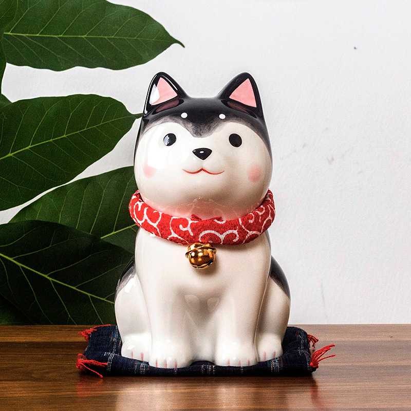 日本の薬師窯の日本式の座り方は柴犬が可愛いです。