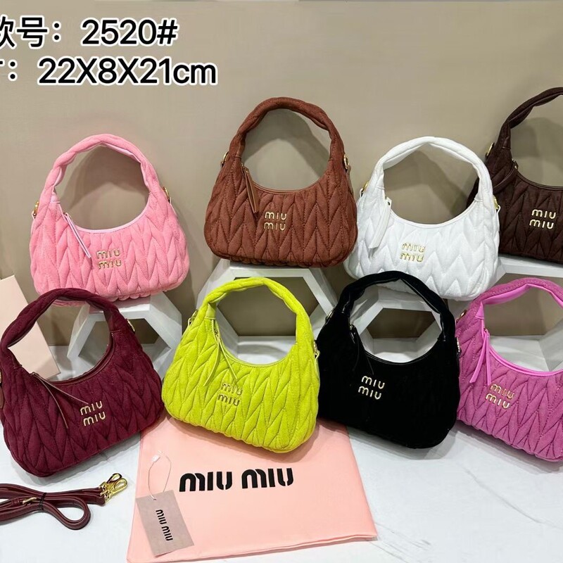 Miu New Plush Shoulder Bag, Retro Casual Leather Pleated Women's Bag, Hobo Underarm Bag, Crescent Bag Miu New Plush Shoulder Bag, Retro Casual Leather Pleated Women's Bag, Hobo Underarm Bag, Crescent Bag