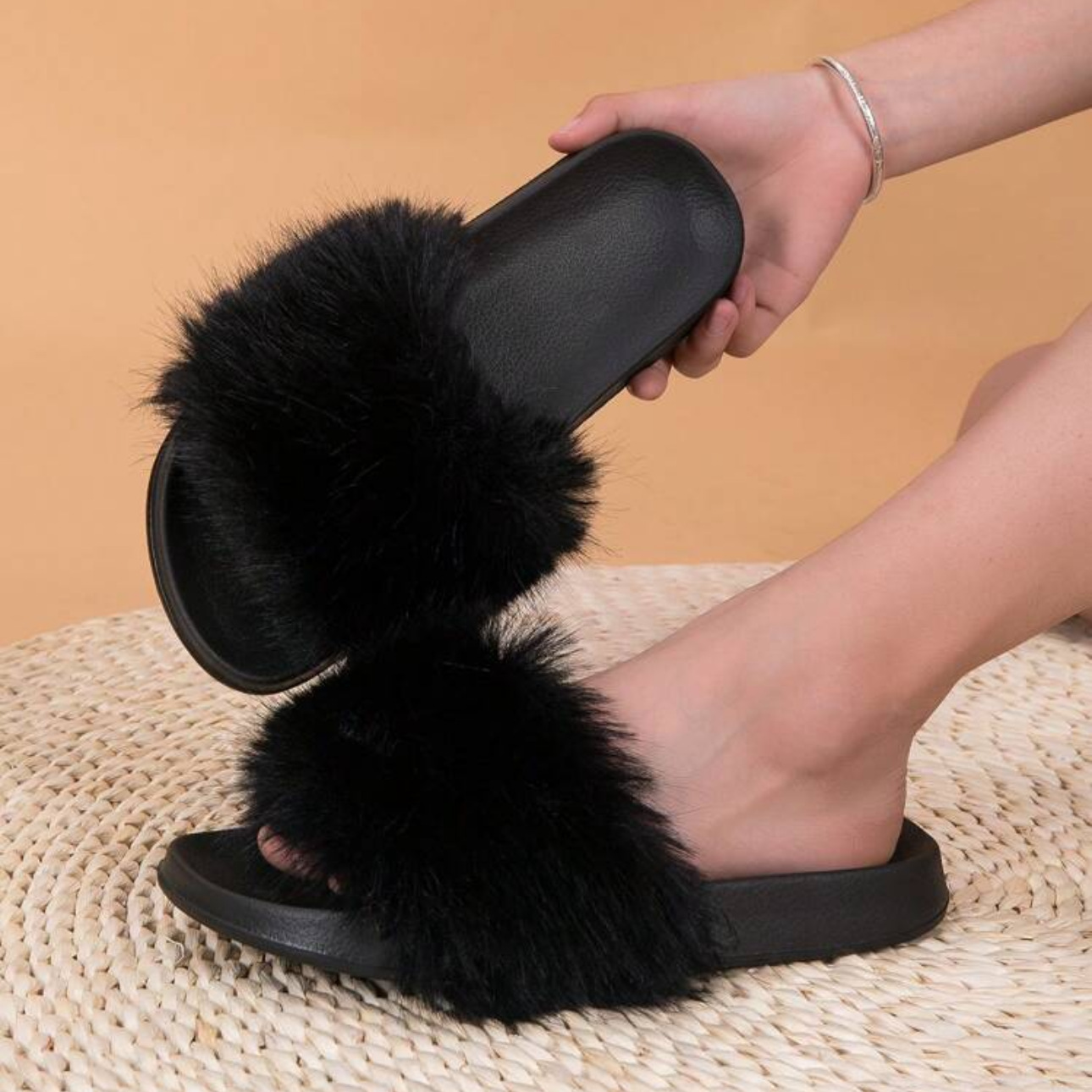 2026 Korean Summer Women's Comfortable And Stylish Slip-On , Non-Slip Outdoor European And American Style Furry Casual Slippers_vogvips.com