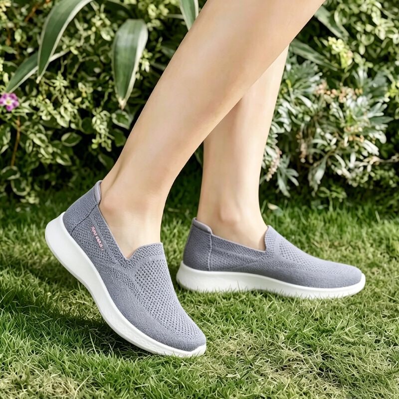 Summer walking shoes for mothers, women, and elderly people, comfortable for the feet, lightweight, non-slip, breathable, slip-on, soft-soled shoes Summer walking shoes for mothers, women, and elderly people, comfortable for the feet, lightweight, non-slip, breathable, slip-on, soft-soled shoes