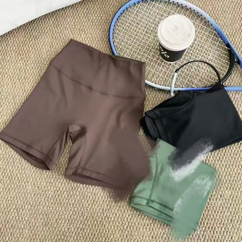 Correct Version a Summer High-Waisted Yoga Pants for Women, Lightweight and Tight-Fitting Cycling Shorts, Elastic Three-Quarter Pants for Sports and Fitness Correct Version a Summer High-Waisted Yoga Pants for Women, Lightweight and Tight-Fitting Cycling Shorts, Elastic Three-Quarter Pants for Sports and Fitness