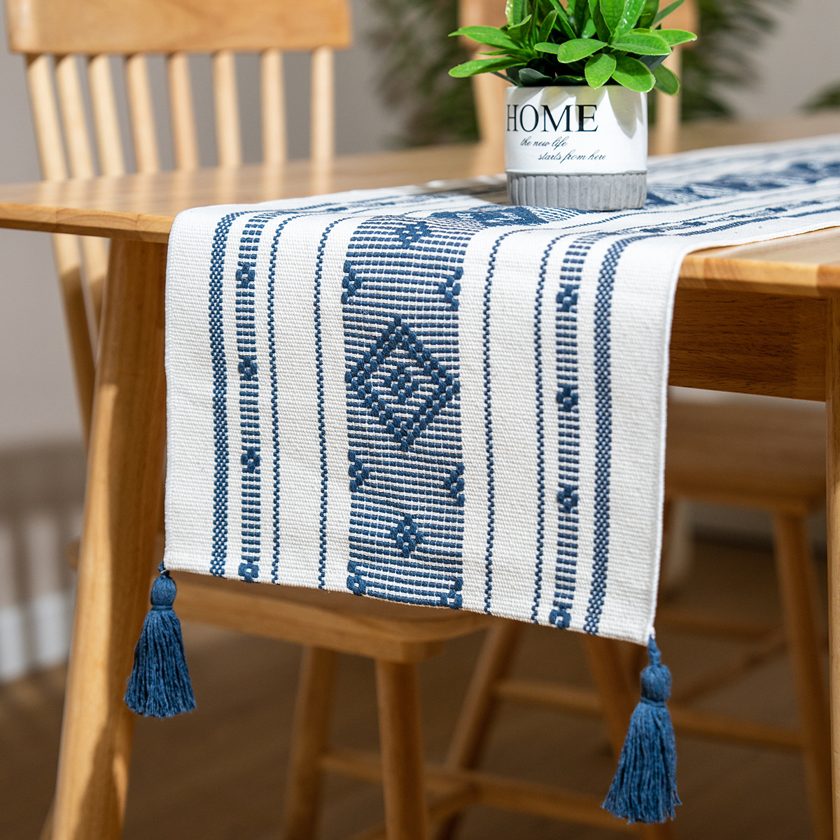 싱글 다이아몬드 펜던트 테이블 러너 - 데님 블루