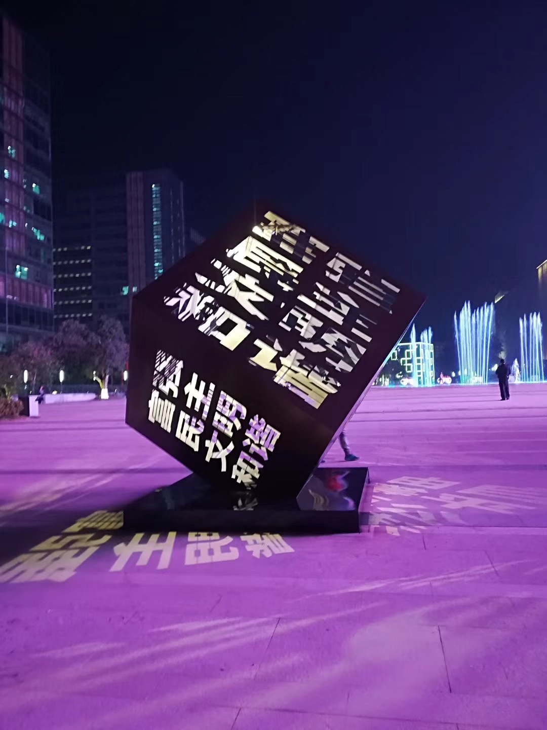 户外停车场标识牌立牌广告牌制作不锈钢精神堡垒楼盘导视系统指示