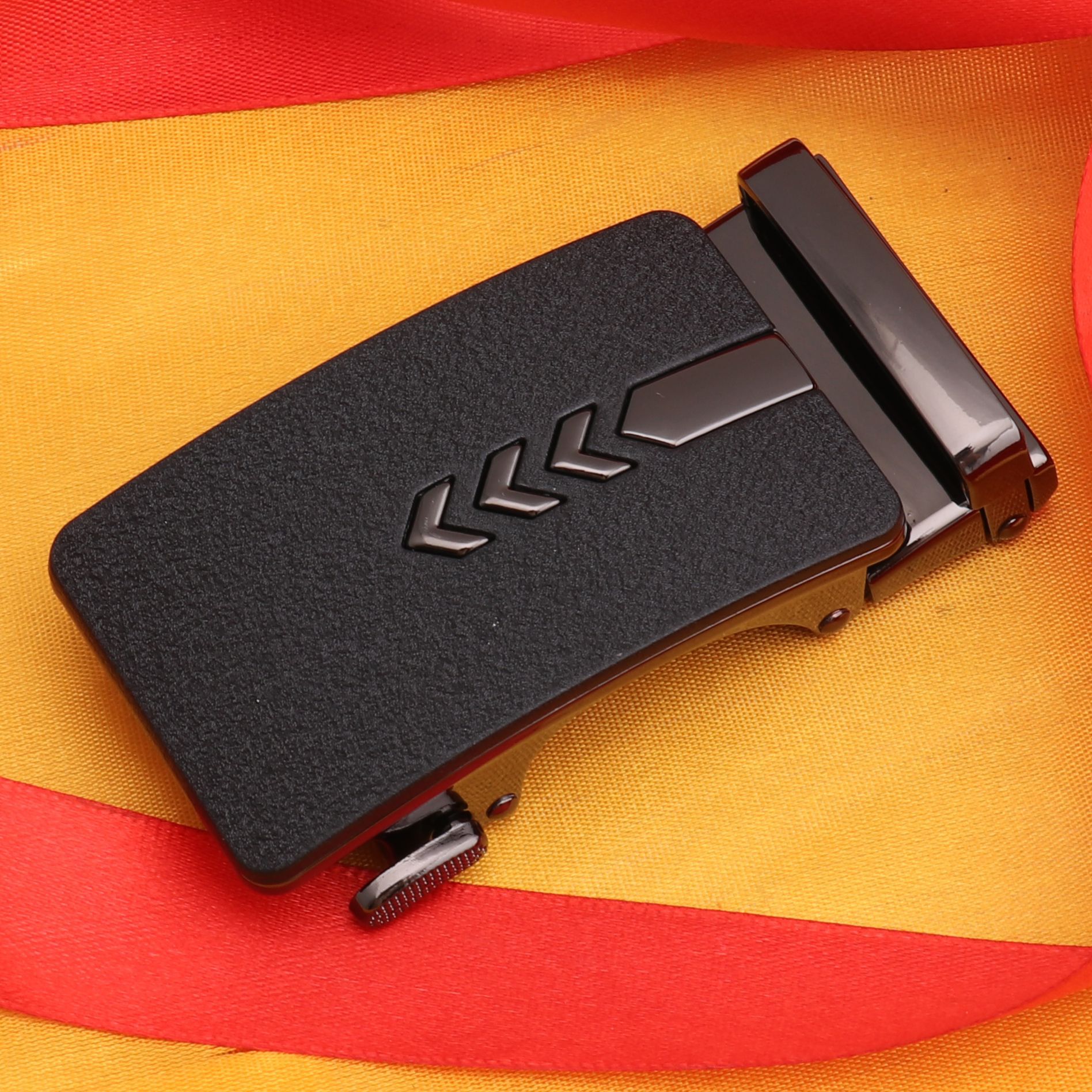 Hongsheng fábrica 4,0 primavera cinturón hebilla automática hebilla esmerilado hebilla de cinturón de los hombres Aleación de superficie negra hebilla de dos piezas