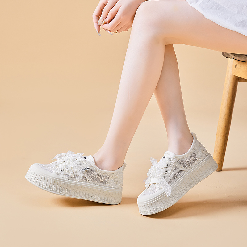 Fisherman Shoes 2026 New Versatile Mesh Breathable Biscuit Shoes Thick-Soled Casual Sneakers with Lace Butterfly Decoration