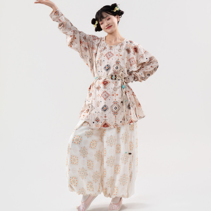 Original Hanfu Tang Dynasty style women's 2026 new printed short round-neck robe and lantern pants spring and autumn commuting daily set Original Hanfu Tang Dynasty style women's 2026 new printed short round-neck robe and lantern pants spring and autumn commuting daily set