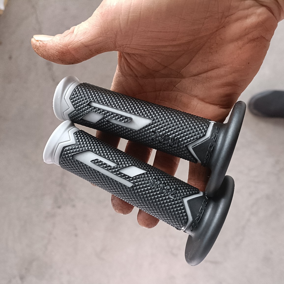 Expertos seleccionan guantes de manija de goma de manija de acelerador guantes al aire libre fabricantes generales de motocicletas