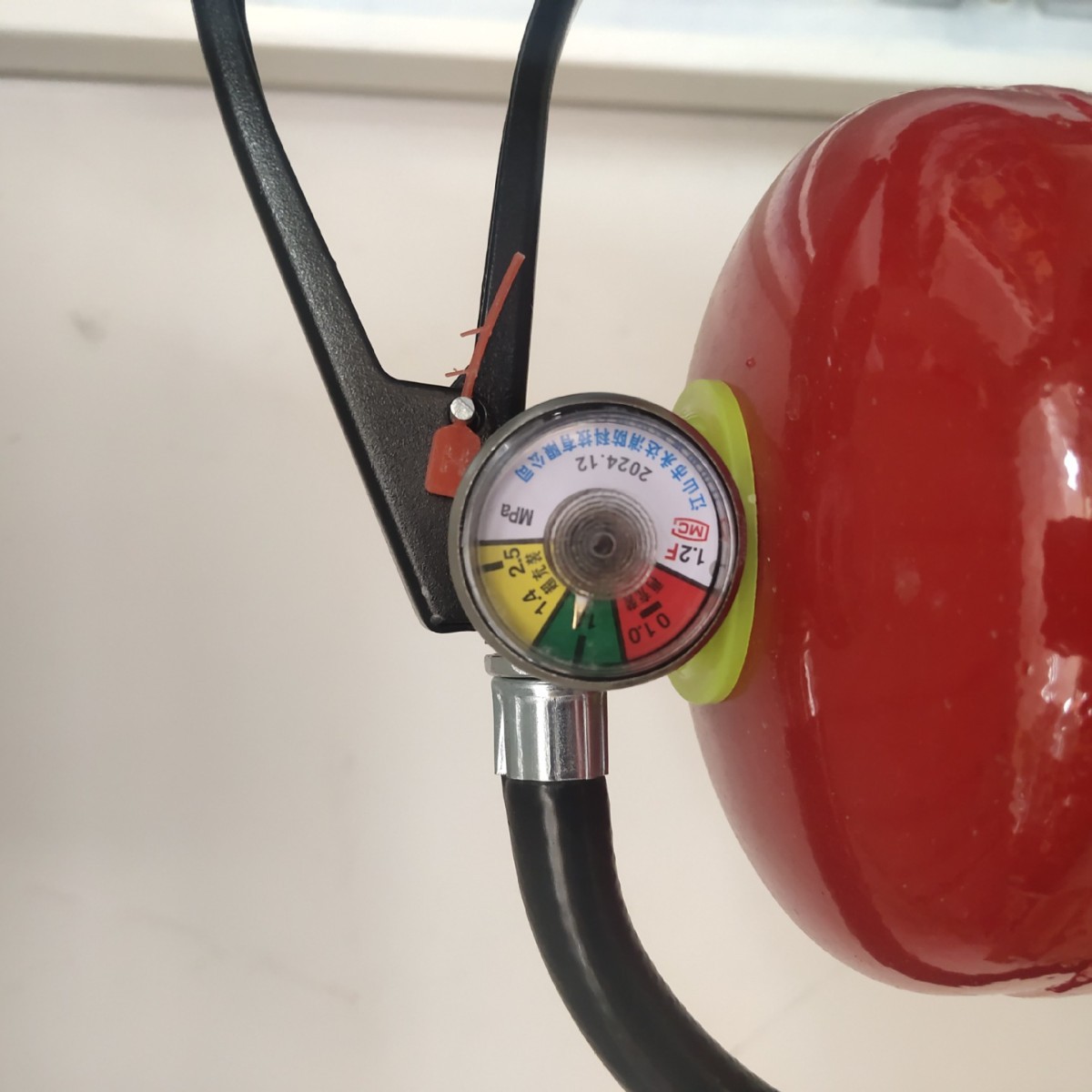 Huawei nuevo estándar nacional portátil de polvo seco tipo carro de dióxido de carbono 4kg extinción de incendios verde