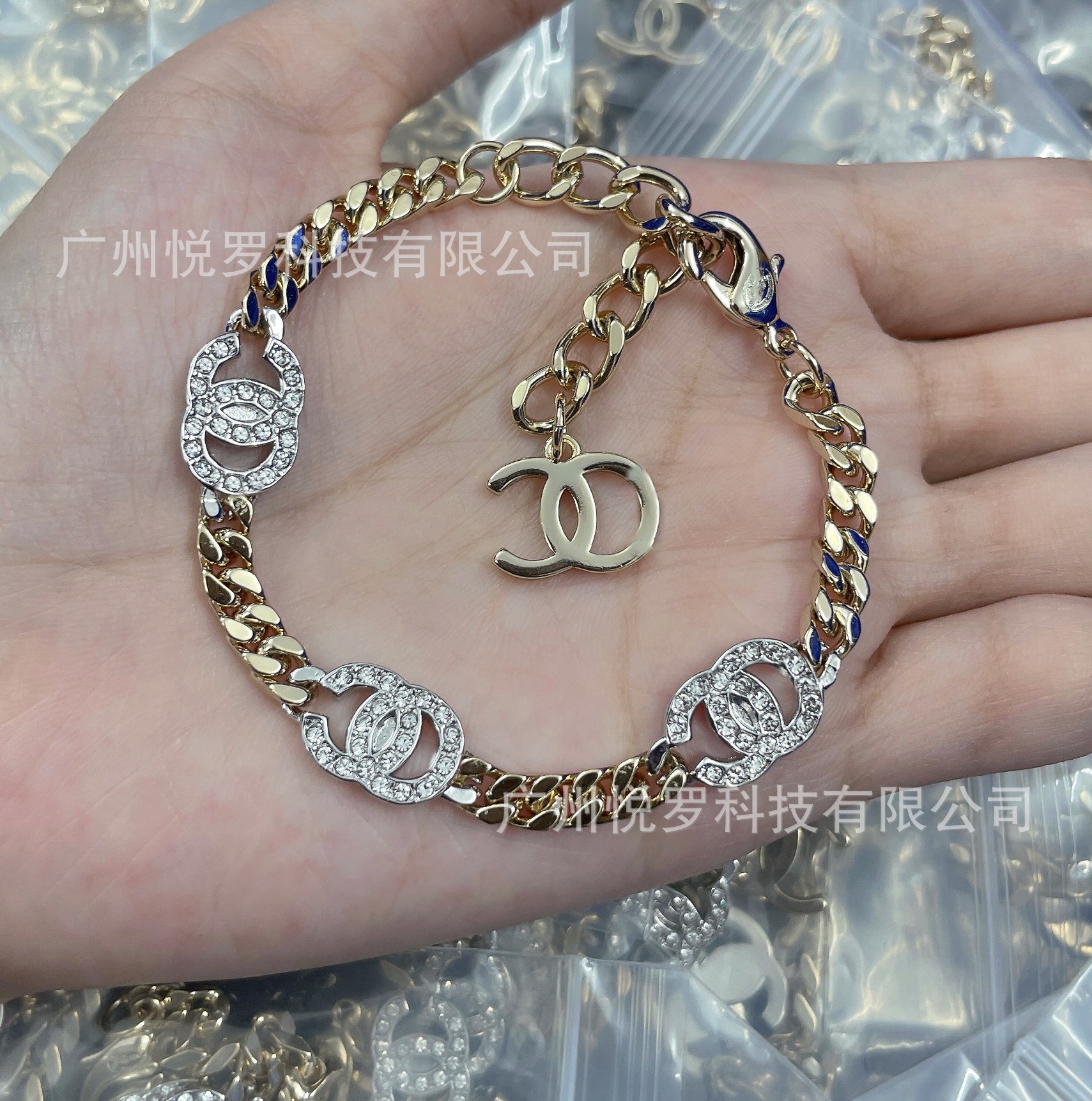 Real Shot of High-Quality Chanel-Style Double C Gold-Colored Cuban Chain Set Necklace for Women, Trendy Fashion Bracelet, Factory Direct Sale