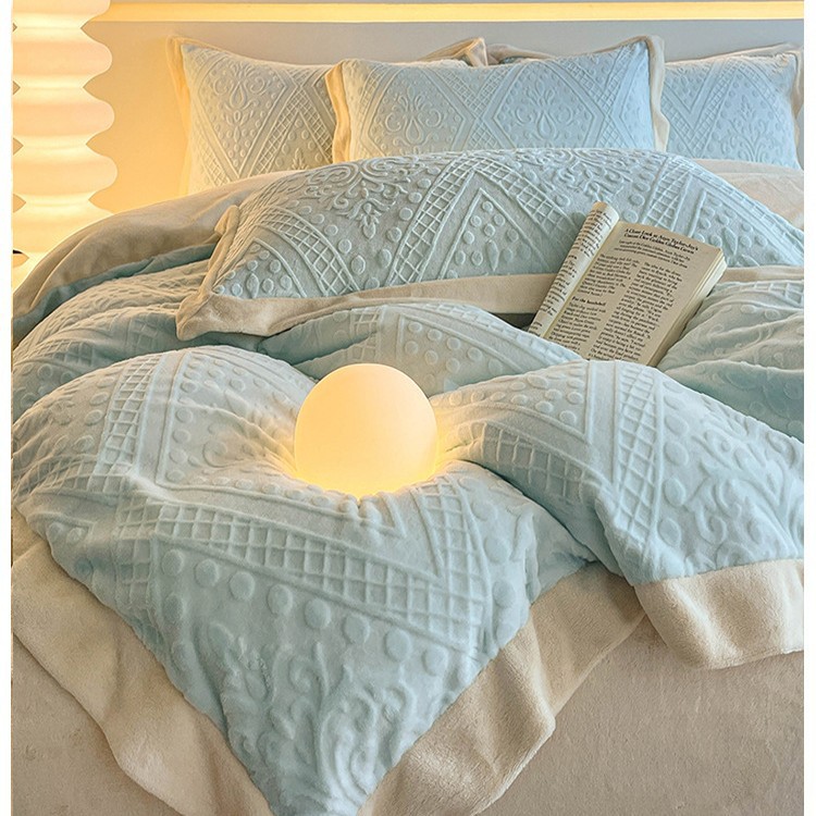 Cama de seda de leche tallada cuatro piezas de coral sábanas de cama de tres piezas de nuevo otoño y invierno engrosado y cálido