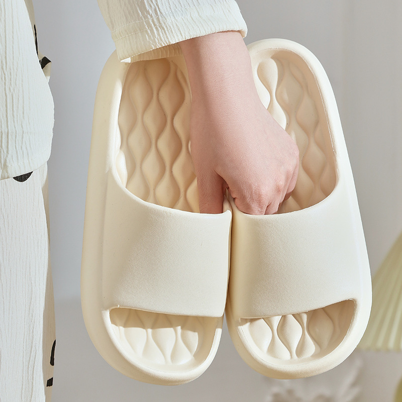 女性用の新しいスタイルのサンダル、2025年の新しい夏のスタイル、屋内外で着用できる男性用の厚底滑り止めソフトソールスリッパ|undefined