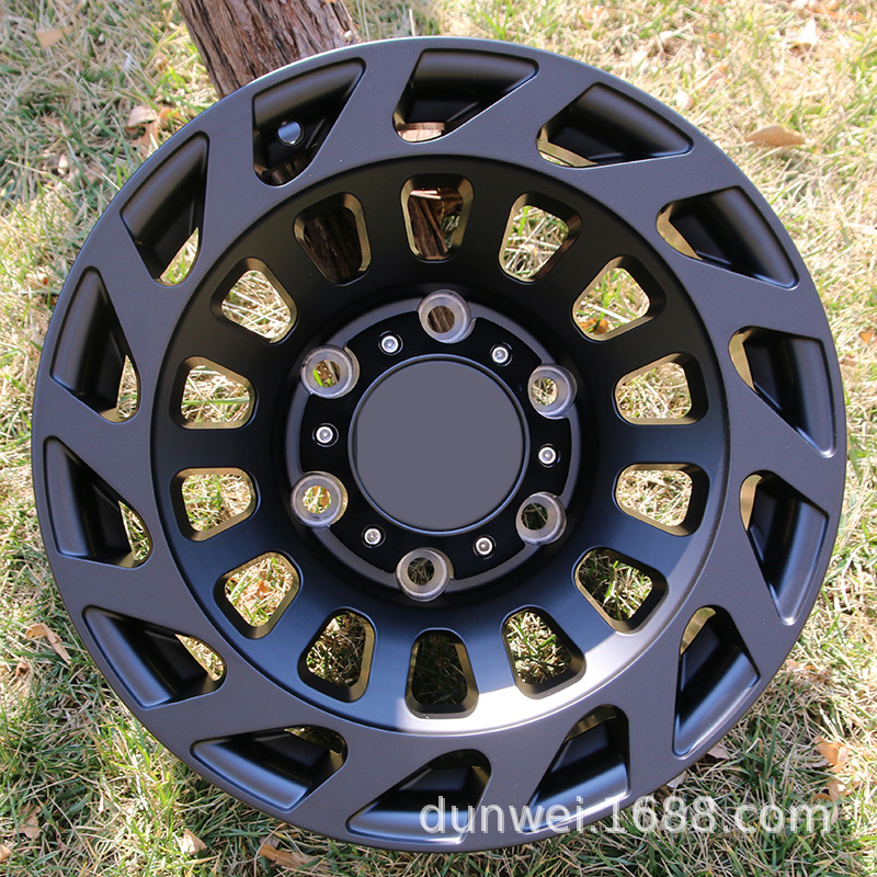 Applicable to cheetah Pajero V33 Delica Dongfeng pickup Fengjun war horse sea lion 15-inch off-road wheel hub wholesale
