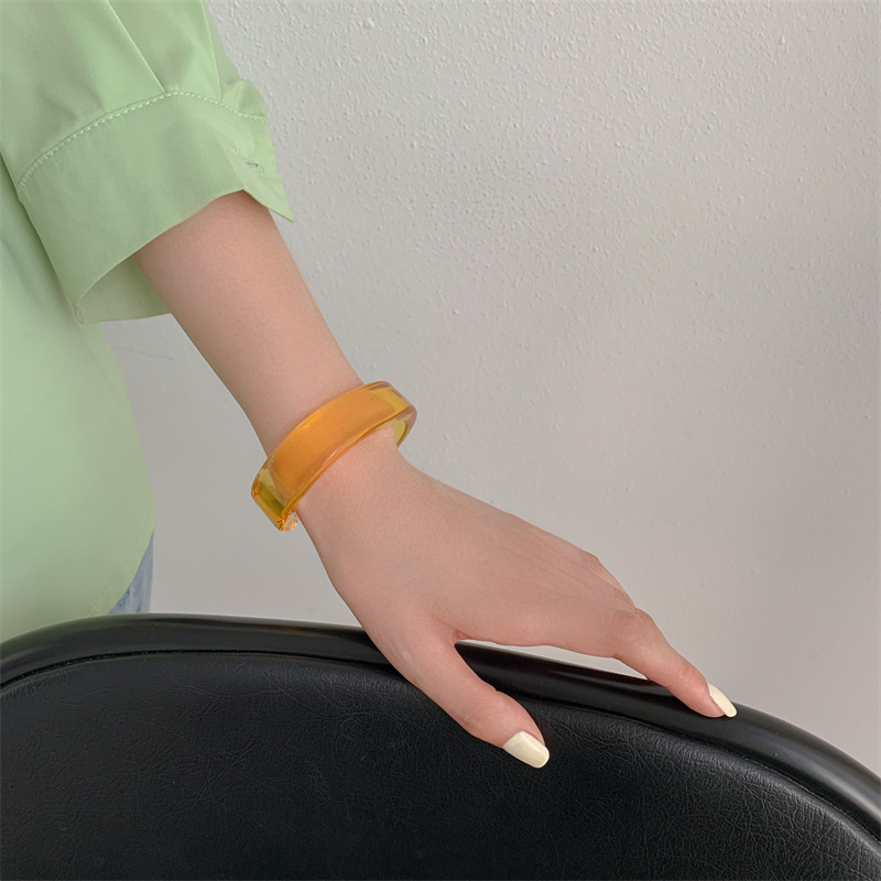 Simple Style Solid Color Arylic Women's Wide Bracelet display picture 12