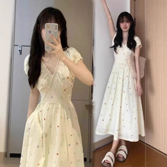茶休フレンチデザイン感vネック杏色ワンピース女性春の優しい小柄な腰を収めて痩せた雰囲気のロングスカート