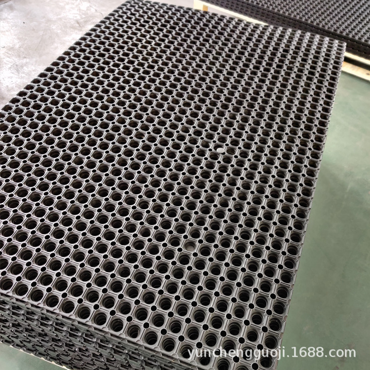 橡胶垫结实防滑橡胶pvc孔垫生产厂家云程可改大小